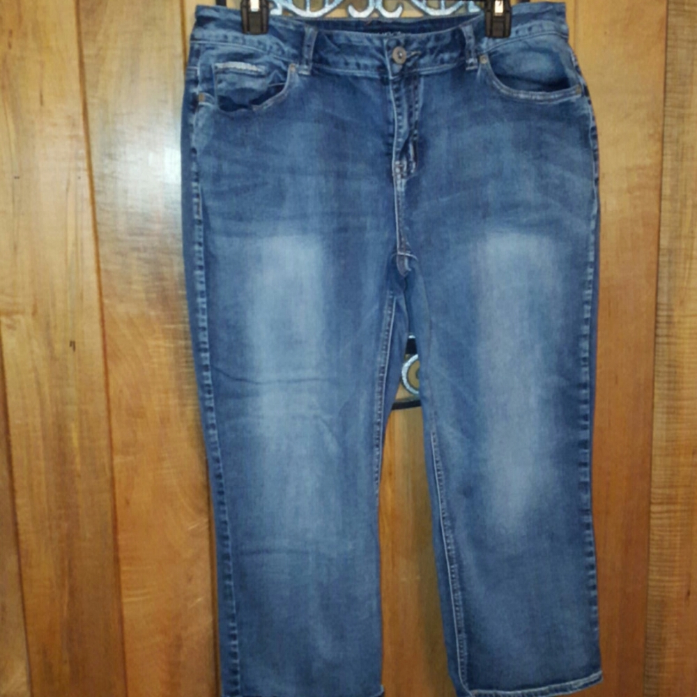 Maurices capris